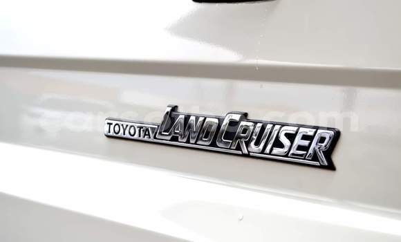 Sayi Na hannu Toyota Land Cruiser White Mota in Maputsoa a Leribe Sayi Na hannu Toyota Land Cruiser White Mota in Maputsoa a Leribe