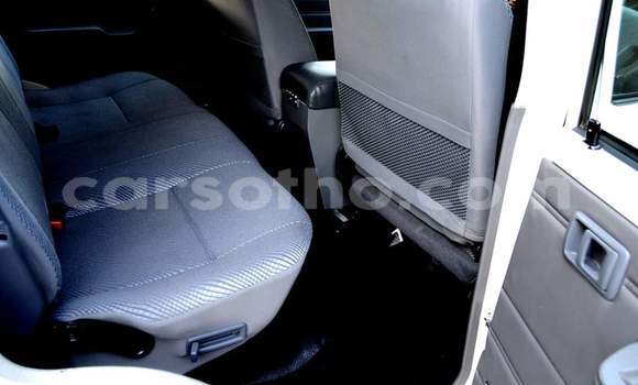 Sayi Na hannu Toyota Land Cruiser White Mota in Maputsoa a Leribe Sayi Na hannu Toyota Land Cruiser White Mota in Maputsoa a Leribe