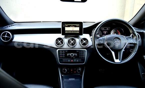 Acheter Occasion Voiture Mercedes-Benz CLA-klasse Blanc à Maputsoa, Leribe Acheter Occasion Voiture Mercedes-Benz CLA-klasse Blanc à Maputsoa, Leribe