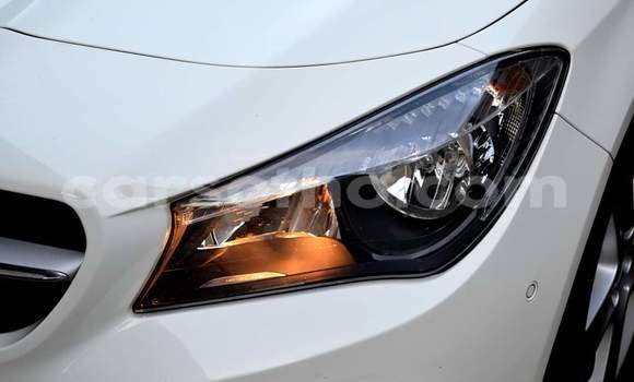 Acheter Occasion Voiture Mercedes-Benz CLA-klasse Blanc à Maputsoa, Leribe Acheter Occasion Voiture Mercedes-Benz CLA-klasse Blanc à Maputsoa, Leribe