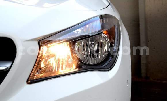 Acheter Occasion Voiture Mercedes-Benz CLA-klasse Blanc à Maputsoa, Leribe Acheter Occasion Voiture Mercedes-Benz CLA-klasse Blanc à Maputsoa, Leribe