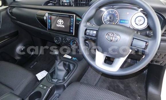 اشتري مستعمل Toyota Hilux White سيارة في Maseru في Maseru اشتري مستعمل Toyota Hilux White سيارة في Maseru في Maseru