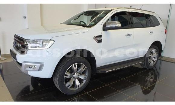 Sayi Na hannu Ford Everest White Mota in Mafeteng a Mafeteng Sayi Na hannu Ford Everest White Mota in Mafeteng a Mafeteng
