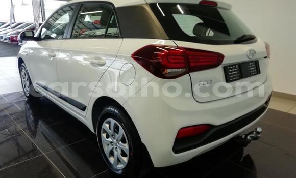 Acheter Occasion Voiture Hyundai i20 Blanc à Mafeteng, Mafeteng Acheter Occasion Voiture Hyundai i20 Blanc à Mafeteng, Mafeteng