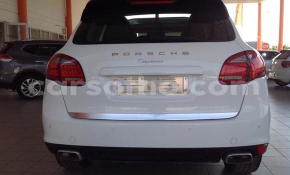 Sayi Na hannu Porsche Cayenne White Mota in Maseru a Maseru Sayi Na hannu Porsche Cayenne White Mota in Maseru a Maseru