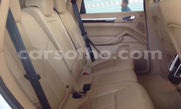 Sayi Na hannu Porsche Cayenne White Mota in Maseru a Maseru Sayi Na hannu Porsche Cayenne White Mota in Maseru a Maseru