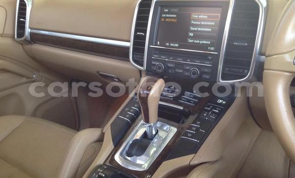 Sayi Na hannu Porsche Cayenne White Mota in Maseru a Maseru Sayi Na hannu Porsche Cayenne White Mota in Maseru a Maseru