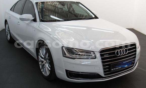 Sayi Na hannu Audi A8 White Mota in Maseru a Maseru Sayi Na hannu Audi A8 White Mota in Maseru a Maseru