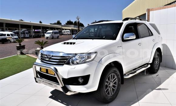 Acheter Occasion Voiture Toyota Fortuner Blanc à Maputsoa, Leribe Acheter Occasion Voiture Toyota Fortuner Blanc à Maputsoa, Leribe