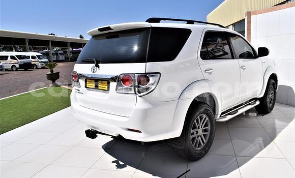 Acheter Occasion Voiture Toyota Fortuner Blanc à Maputsoa, Leribe Acheter Occasion Voiture Toyota Fortuner Blanc à Maputsoa, Leribe