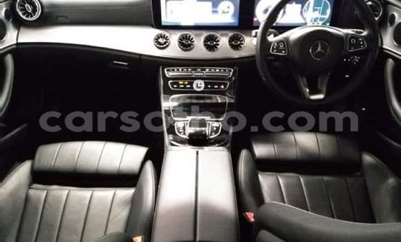 Acheter Occasion Voiture Mercedes-Benz E–Class Gris à Mafeteng, Mafeteng Acheter Occasion Voiture Mercedes-Benz E–Class Gris à Mafeteng, Mafeteng
