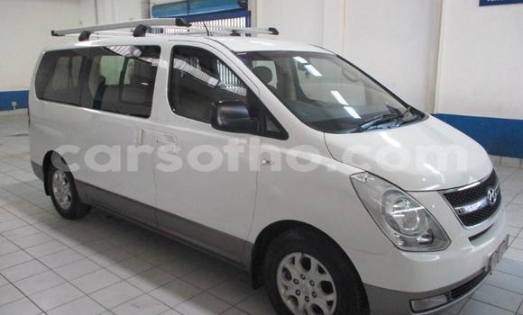 Acheter Occasion Voiture Hyundai H1 Blanc à Maseru, Maseru Acheter Occasion Voiture Hyundai H1 Blanc à Maseru, Maseru