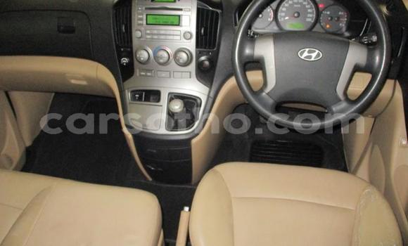 Acheter Occasion Voiture Hyundai H1 Blanc à Maseru, Maseru Acheter Occasion Voiture Hyundai H1 Blanc à Maseru, Maseru