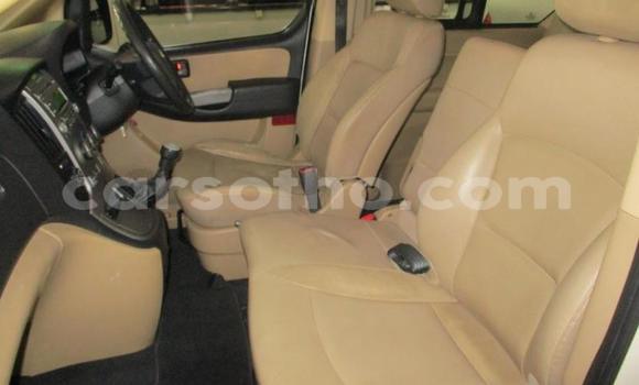 Acheter Occasion Voiture Hyundai H1 Blanc à Maseru, Maseru Acheter Occasion Voiture Hyundai H1 Blanc à Maseru, Maseru