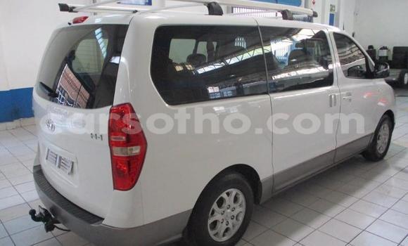 Acheter Occasion Voiture Hyundai H1 Blanc à Maseru, Maseru Acheter Occasion Voiture Hyundai H1 Blanc à Maseru, Maseru