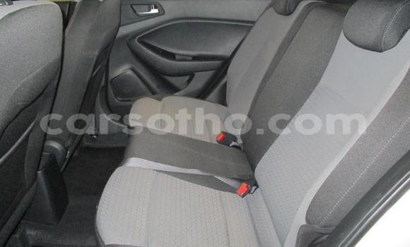 Acheter Occasion Voiture Hyundai i20 Blanc à Maseru, Maseru Acheter Occasion Voiture Hyundai i20 Blanc à Maseru, Maseru