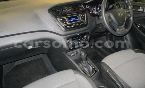 Acheter Occasion Voiture Hyundai i20 Blanc à Maseru, Maseru Acheter Occasion Voiture Hyundai i20 Blanc à Maseru, Maseru