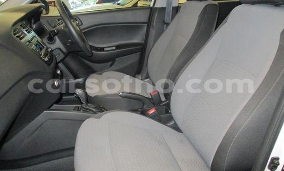 Acheter Occasion Voiture Hyundai i20 Blanc à Maseru, Maseru Acheter Occasion Voiture Hyundai i20 Blanc à Maseru, Maseru