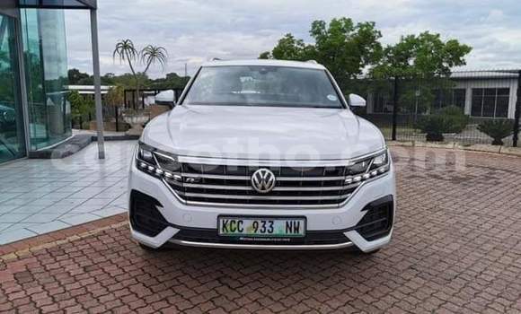 Sayi Na hannu Volkswagen Touareg White Mota in Maseru a Maseru Sayi Na hannu Volkswagen Touareg White Mota in Maseru a Maseru