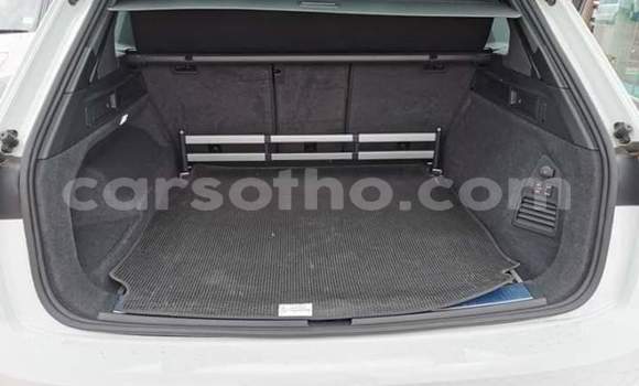 Sayi Na hannu Volkswagen Touareg White Mota in Maseru a Maseru Sayi Na hannu Volkswagen Touareg White Mota in Maseru a Maseru