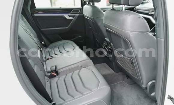 Sayi Na hannu Volkswagen Touareg White Mota in Maseru a Maseru Sayi Na hannu Volkswagen Touareg White Mota in Maseru a Maseru