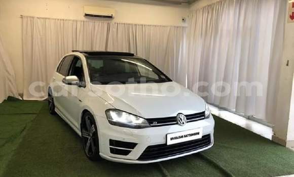Sayi Na hannu Volkswagen Golf R White Mota in Mafeteng a Mafeteng Sayi Na hannu Volkswagen Golf R White Mota in Mafeteng a Mafeteng