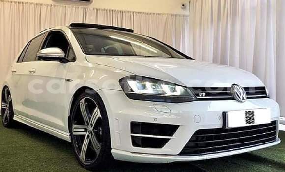 Sayi Na hannu Volkswagen Golf R White Mota in Mafeteng a Mafeteng Sayi Na hannu Volkswagen Golf R White Mota in Mafeteng a Mafeteng