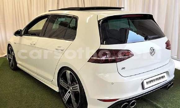 Sayi Na hannu Volkswagen Golf R White Mota in Mafeteng a Mafeteng Sayi Na hannu Volkswagen Golf R White Mota in Mafeteng a Mafeteng