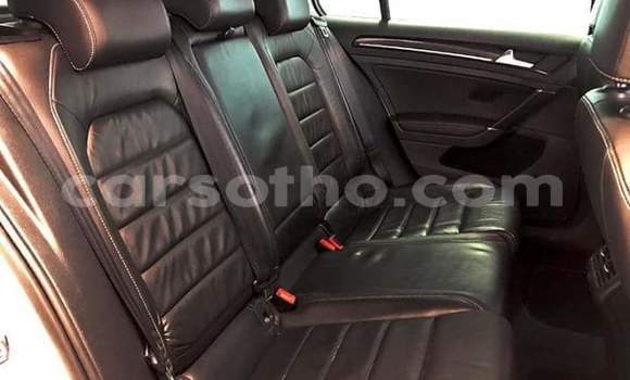 Sayi Na hannu Volkswagen Golf R White Mota in Mafeteng a Mafeteng Sayi Na hannu Volkswagen Golf R White Mota in Mafeteng a Mafeteng