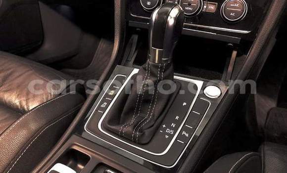 Sayi Na hannu Volkswagen Golf R White Mota in Mafeteng a Mafeteng Sayi Na hannu Volkswagen Golf R White Mota in Mafeteng a Mafeteng