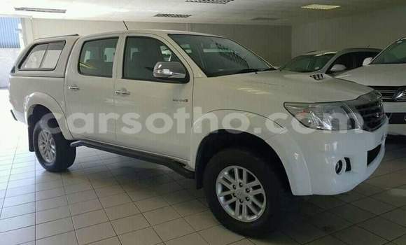 Sayi Na hannu Toyota Hilux White Mota in Maseru a Maseru Sayi Na hannu Toyota Hilux White Mota in Maseru a Maseru