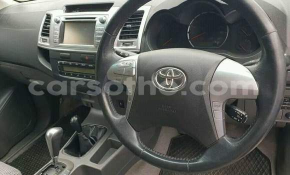 Sayi Na hannu Toyota Hilux White Mota in Maseru a Maseru Sayi Na hannu Toyota Hilux White Mota in Maseru a Maseru