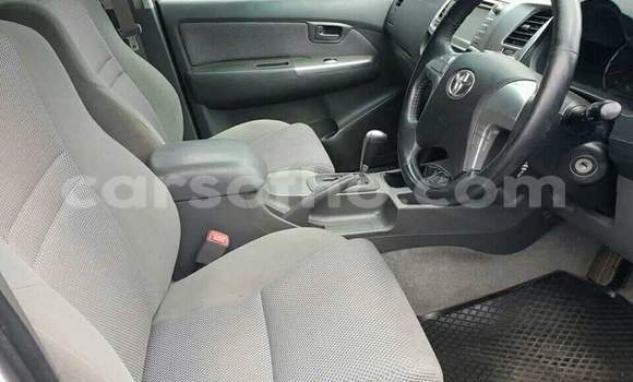 Sayi Na hannu Toyota Hilux White Mota in Maseru a Maseru Sayi Na hannu Toyota Hilux White Mota in Maseru a Maseru