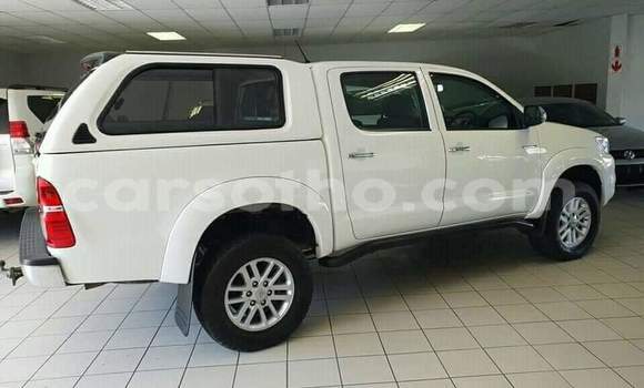 Sayi Na hannu Toyota Hilux White Mota in Maseru a Maseru Sayi Na hannu Toyota Hilux White Mota in Maseru a Maseru