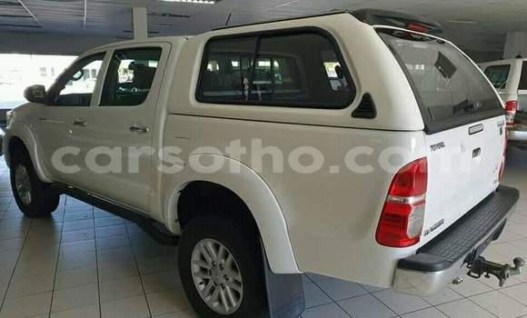 Sayi Na hannu Toyota Hilux White Mota in Maseru a Maseru Sayi Na hannu Toyota Hilux White Mota in Maseru a Maseru