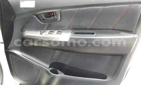 Sayi Na hannu Toyota Hilux White Mota in Butha–Buthe a Thaba-Tseka Sayi Na hannu Toyota Hilux White Mota in Butha–Buthe a Thaba-Tseka