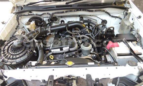 Sayi Na hannu Toyota Hilux White Mota in Butha–Buthe a Thaba-Tseka Sayi Na hannu Toyota Hilux White Mota in Butha–Buthe a Thaba-Tseka