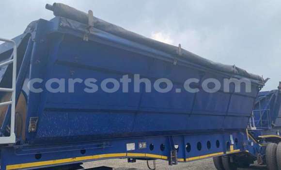 Sayi Na hannu Caterpillar 120 Blue Babbar mota in Maseru a Maseru Sayi Na hannu Caterpillar 120 Blue Babbar mota in Maseru a Maseru