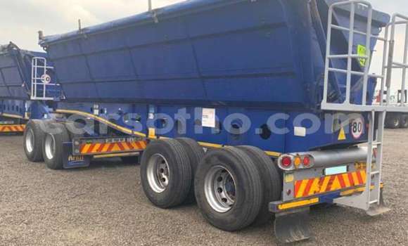 Sayi Na hannu Caterpillar 120 Blue Babbar mota in Maseru a Maseru Sayi Na hannu Caterpillar 120 Blue Babbar mota in Maseru a Maseru