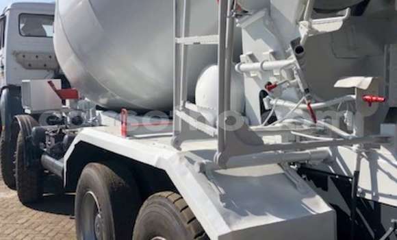 اشتري مستعمل Caterpillar 120 White شاحنة في Import - Dubai في Maseru اشتري مستعمل Caterpillar 120 White شاحنة في Import - Dubai في Maseru