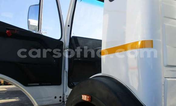 Sayi Na hannu Mercedes‒Benz Tipper White Babbar mota in Maseru a Maseru Sayi Na hannu Mercedes‒Benz Tipper White Babbar mota in Maseru a Maseru