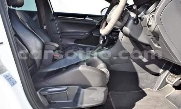 اشتري مستعمل Volkswagen Golf GTI White سيارة في Hlotse في Leribe اشتري مستعمل Volkswagen Golf GTI White سيارة في Hlotse في Leribe