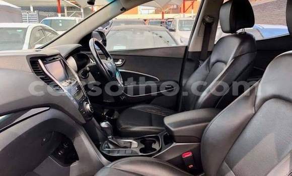 Acheter Occasion Voiture Hyundai Santa Fe Blanc à Hlotse, Leribe Acheter Occasion Voiture Hyundai Santa Fe Blanc à Hlotse, Leribe