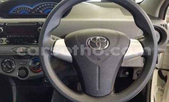 Sayi Na hannu Toyota Etios White Mota in Mafeteng a Mafeteng Sayi Na hannu Toyota Etios White Mota in Mafeteng a Mafeteng