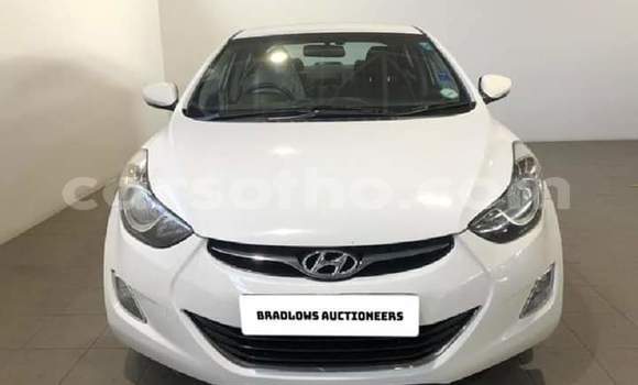 Sayi Na hannu Hyundai Elantra White Mota in Mafeteng a Mafeteng Sayi Na hannu Hyundai Elantra White Mota in Mafeteng a Mafeteng