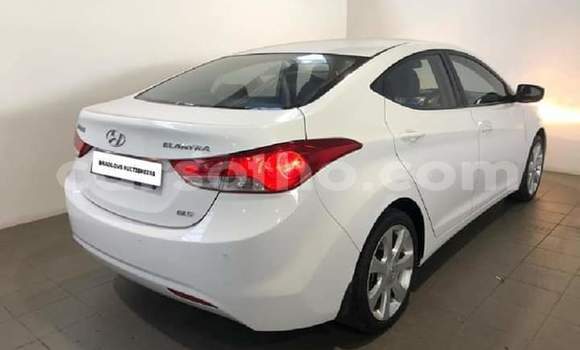 Sayi Na hannu Hyundai Elantra White Mota in Mafeteng a Mafeteng Sayi Na hannu Hyundai Elantra White Mota in Mafeteng a Mafeteng