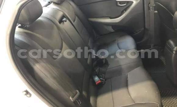 Sayi Na hannu Hyundai Elantra White Mota in Mafeteng a Mafeteng Sayi Na hannu Hyundai Elantra White Mota in Mafeteng a Mafeteng