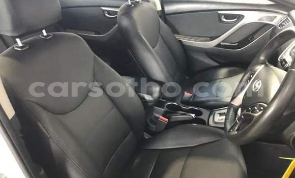 Sayi Na hannu Hyundai Elantra White Mota in Mafeteng a Mafeteng Sayi Na hannu Hyundai Elantra White Mota in Mafeteng a Mafeteng