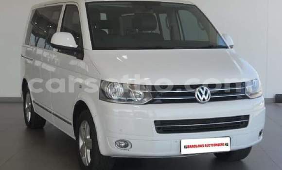 Sayi Na hannu Volkswagen Caravelle White Mota in Mafeteng a Mafeteng Sayi Na hannu Volkswagen Caravelle White Mota in Mafeteng a Mafeteng