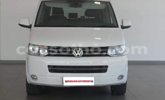 Sayi Na hannu Volkswagen Caravelle White Mota in Mafeteng a Mafeteng Sayi Na hannu Volkswagen Caravelle White Mota in Mafeteng a Mafeteng